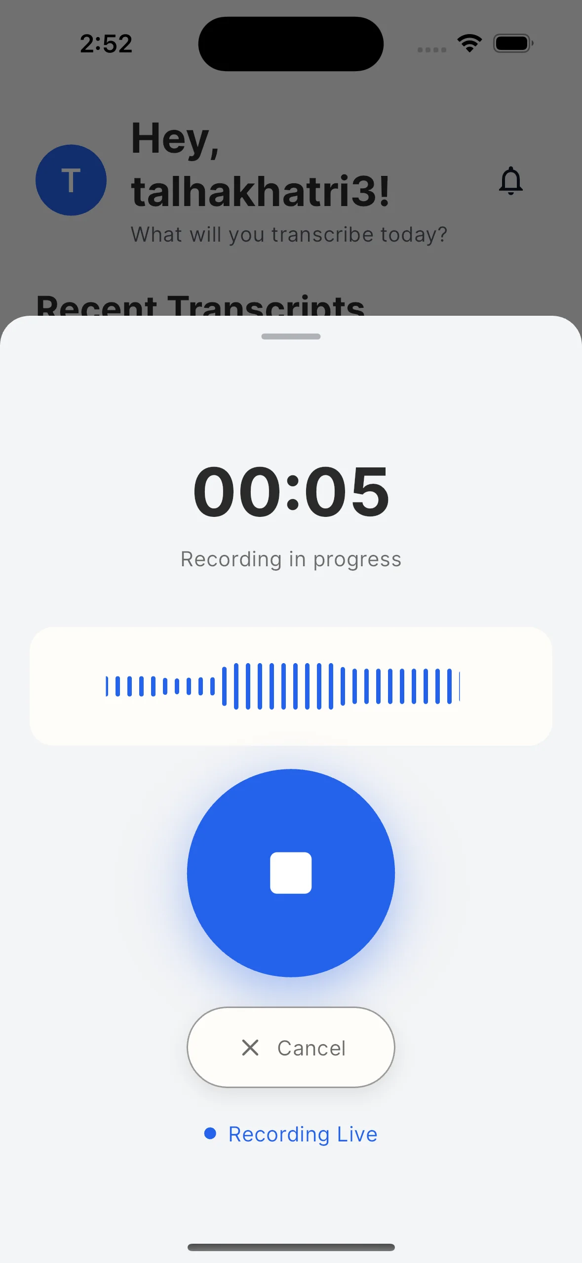 Transcribe: Voxiflow app interface - Recording screen with voice visualization
